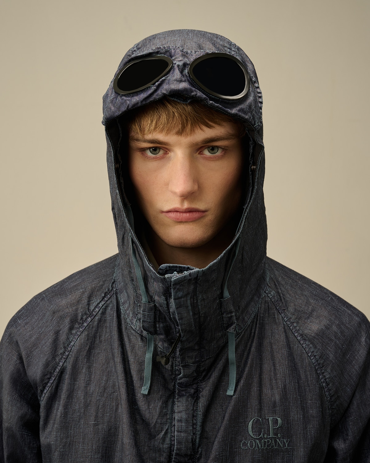 CP Company Lino Wax Goggle jakna oceana